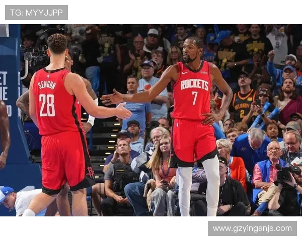 休斯顿火箭与强敌激战正酣 球迷期待新赛季精彩表现