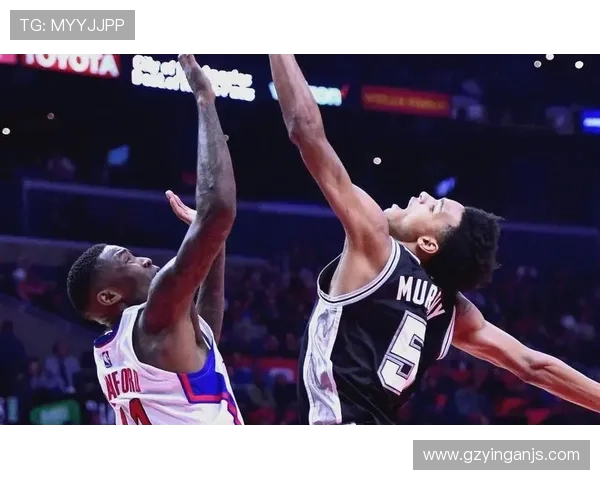 德章泰穆雷如何在NBA赛场上展现出色的领导力与竞技状态 德章泰穆雷如何在NBA赛场上展现出色的领导力与竞技状态
